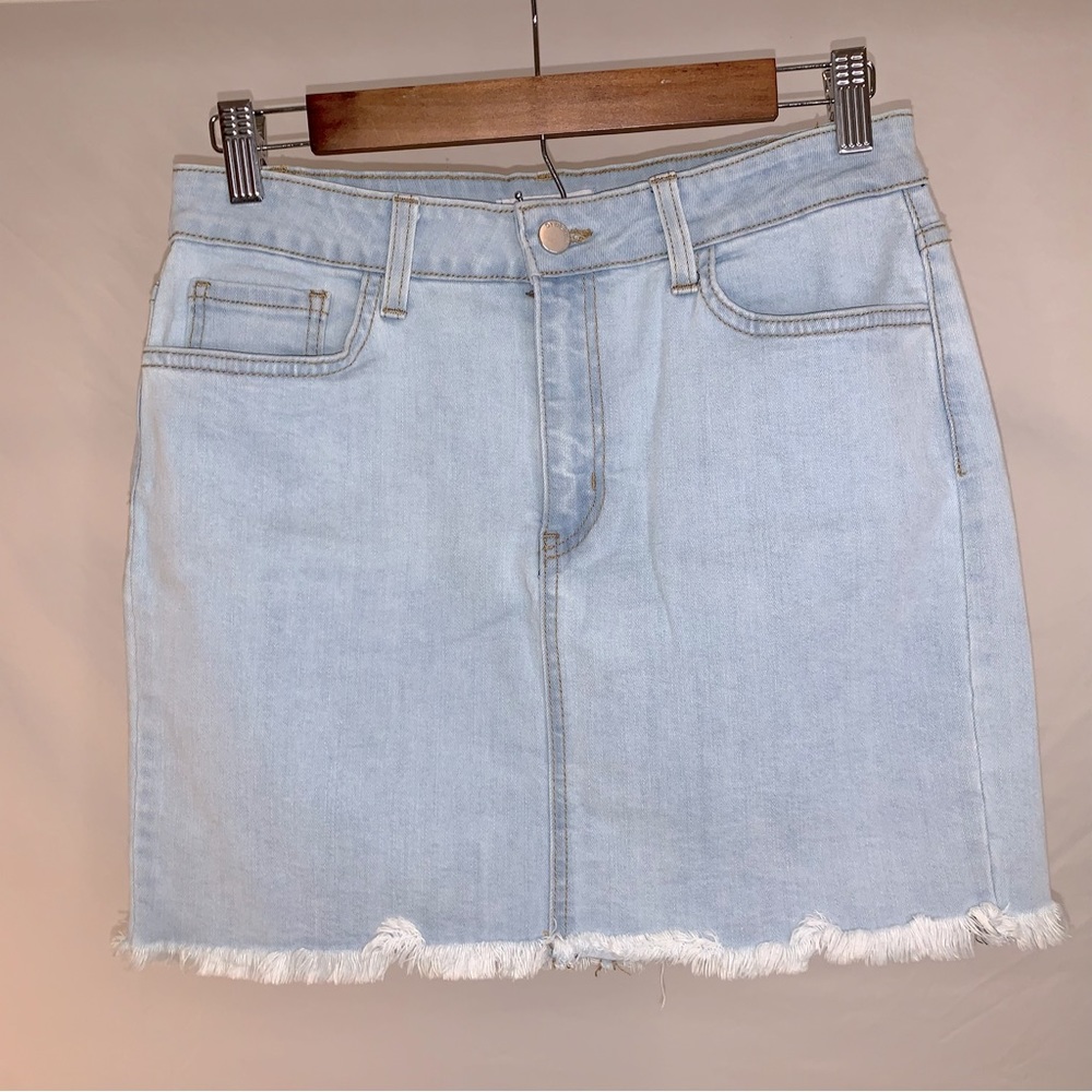Light wash frayed denim mini skirt🤍💙